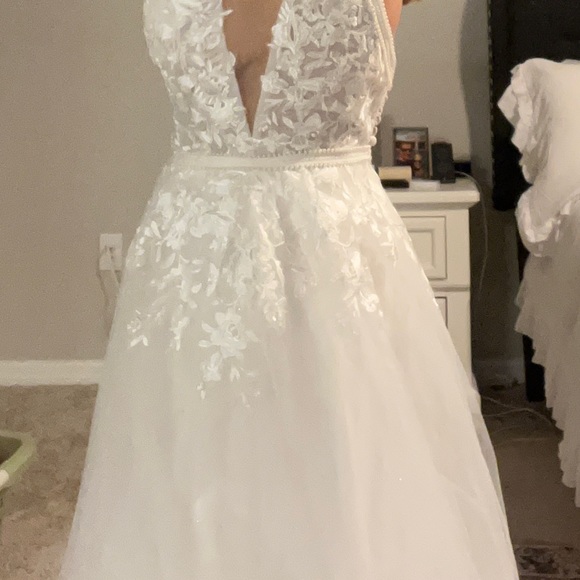 Brand new bridal dress. - Picture 5 of 13